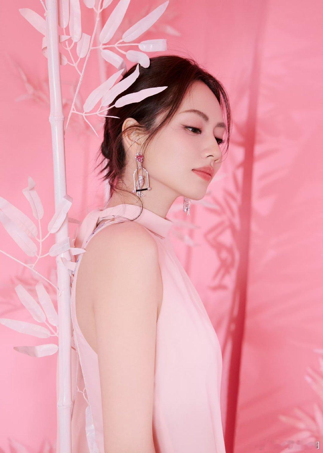 万妮达说刘惜君的舞台有自我突破歌手2026万妮达毫不掩饰自己的喜爱，刘惜君的舞台