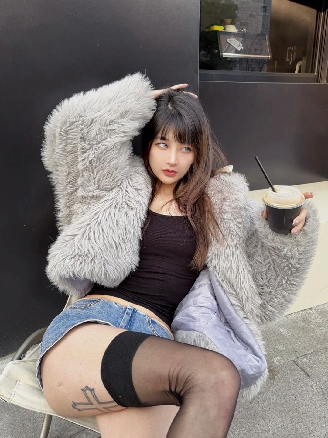 看着姐姐的眼睛