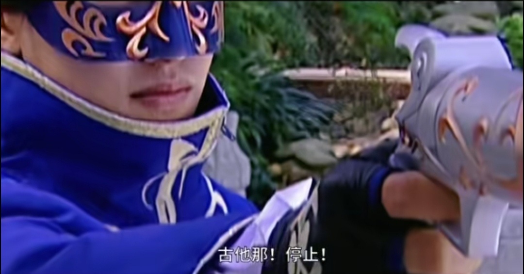 和平精英[超话] 谁家好人玩游戏带耳机啊，隔壁装修吵死了，受不了了，古他那！！！