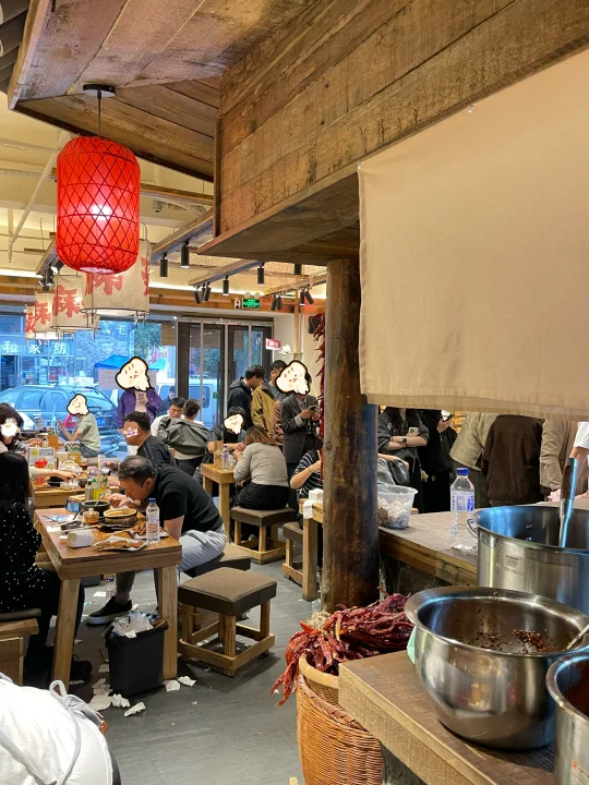 在沈阳胡同里，不是饭点都要排队⁉️⁉️⁉️