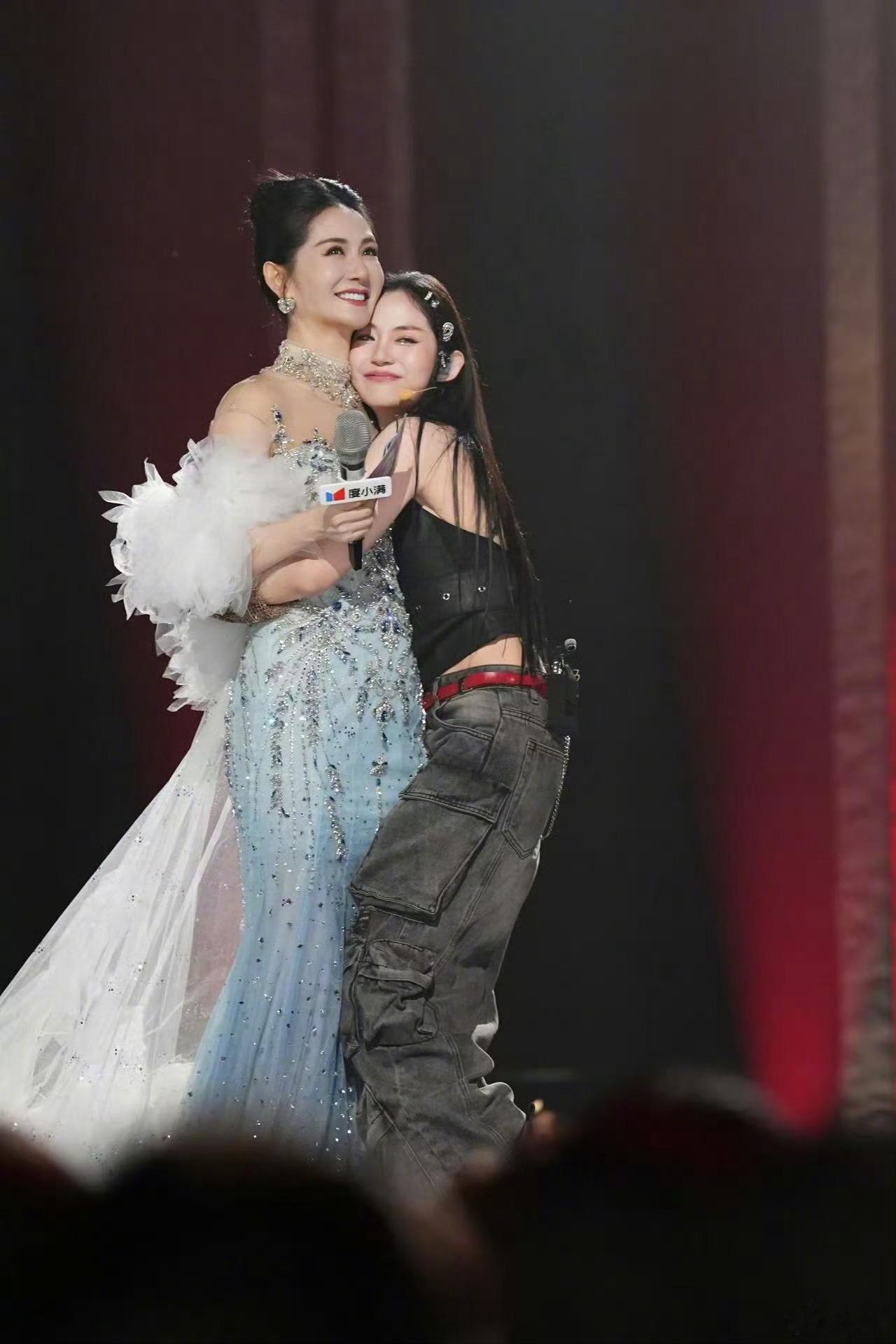 谢娜也很为万千惠骄傲谢娜晒和万千惠聊天记录 追梦的少女你做到了，很为你骄傲 