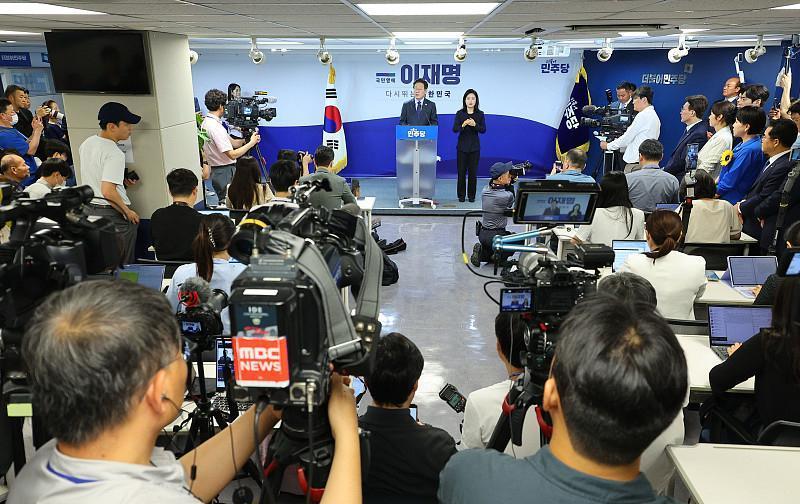 韩国和日本一左一右，一冷一热：韩日政治反差的背后，不只是支持率

当地时间9月1