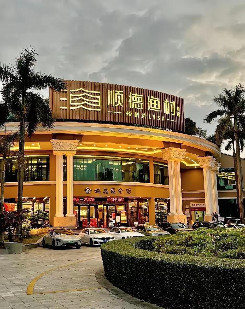 顺德渔村大酒楼的保安驱赶避雨母子这件事，你真以为错全在保安身上？根本不是。保安一