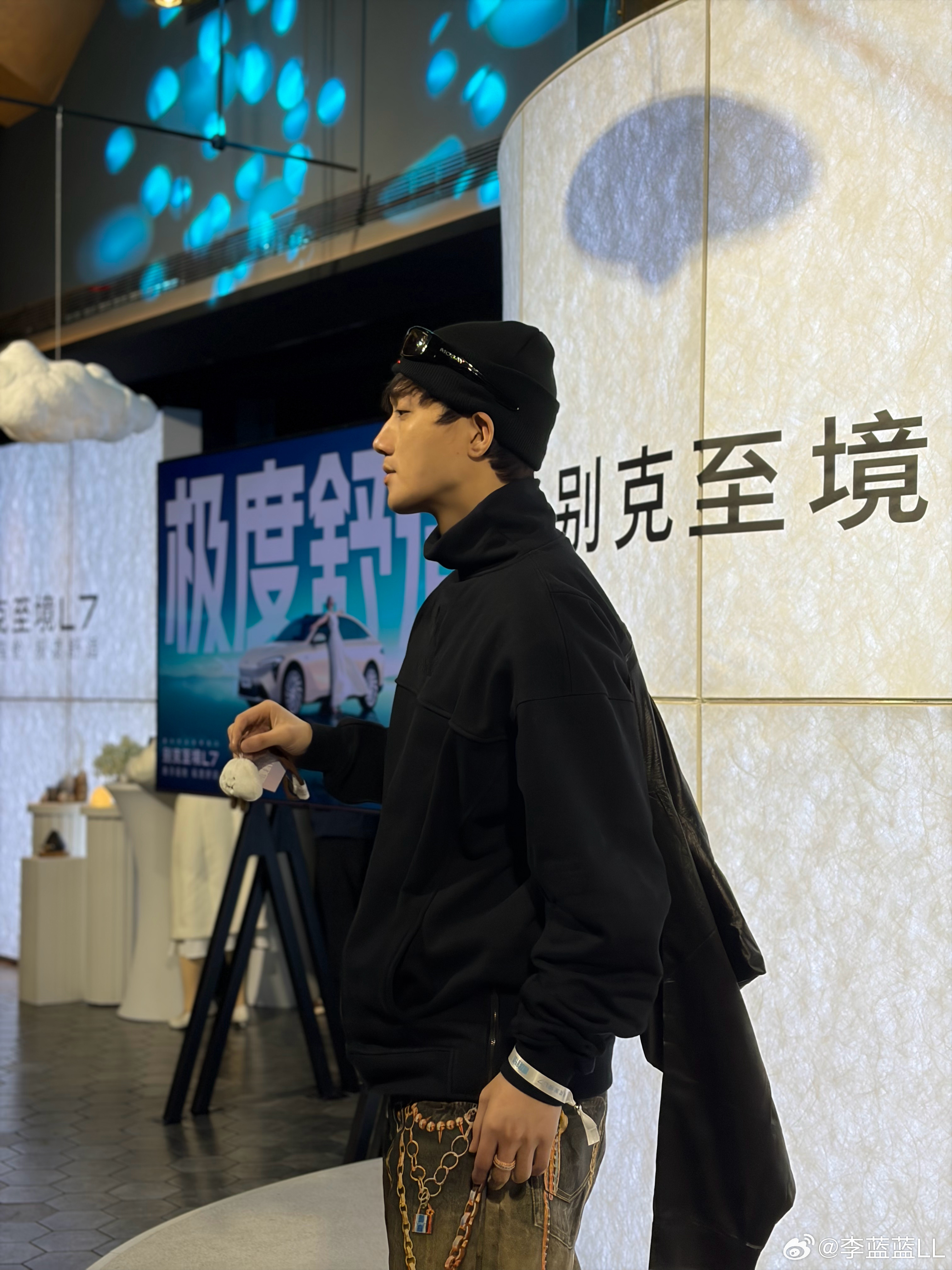 昨天晚上的别克至境L7春季焕新品鉴沙龙现场拍的大帅哥，是不是超级帅的？是不是好像
