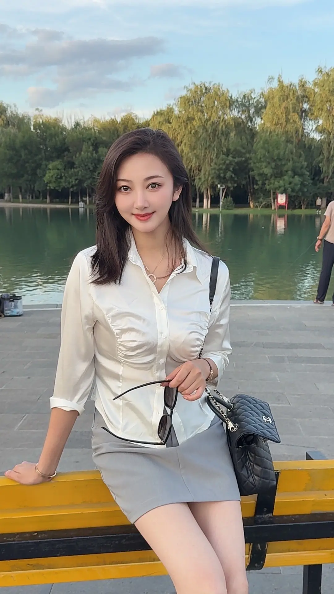 外表的美只能取悦于人的眼睛 而内在的美却能感染人的灵魂～