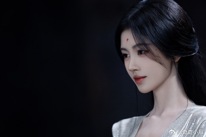 鞠婧祎鞠婧祎出浴神图鞠婧祎浴池神图 波光映绝色，狐影动人心！鞠婧祎在《月鳞绮纪》