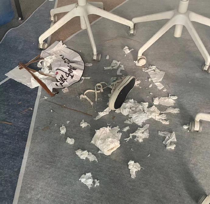 不建议在办公室养狗的原因