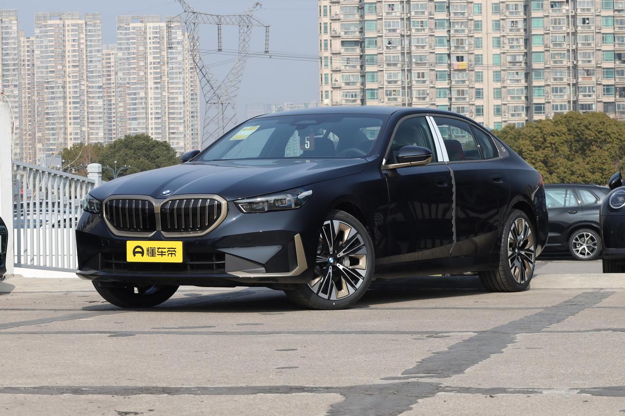 2026款宝马5系、2026款宝马i5上市
日前，我们从官方获悉，2026款宝马