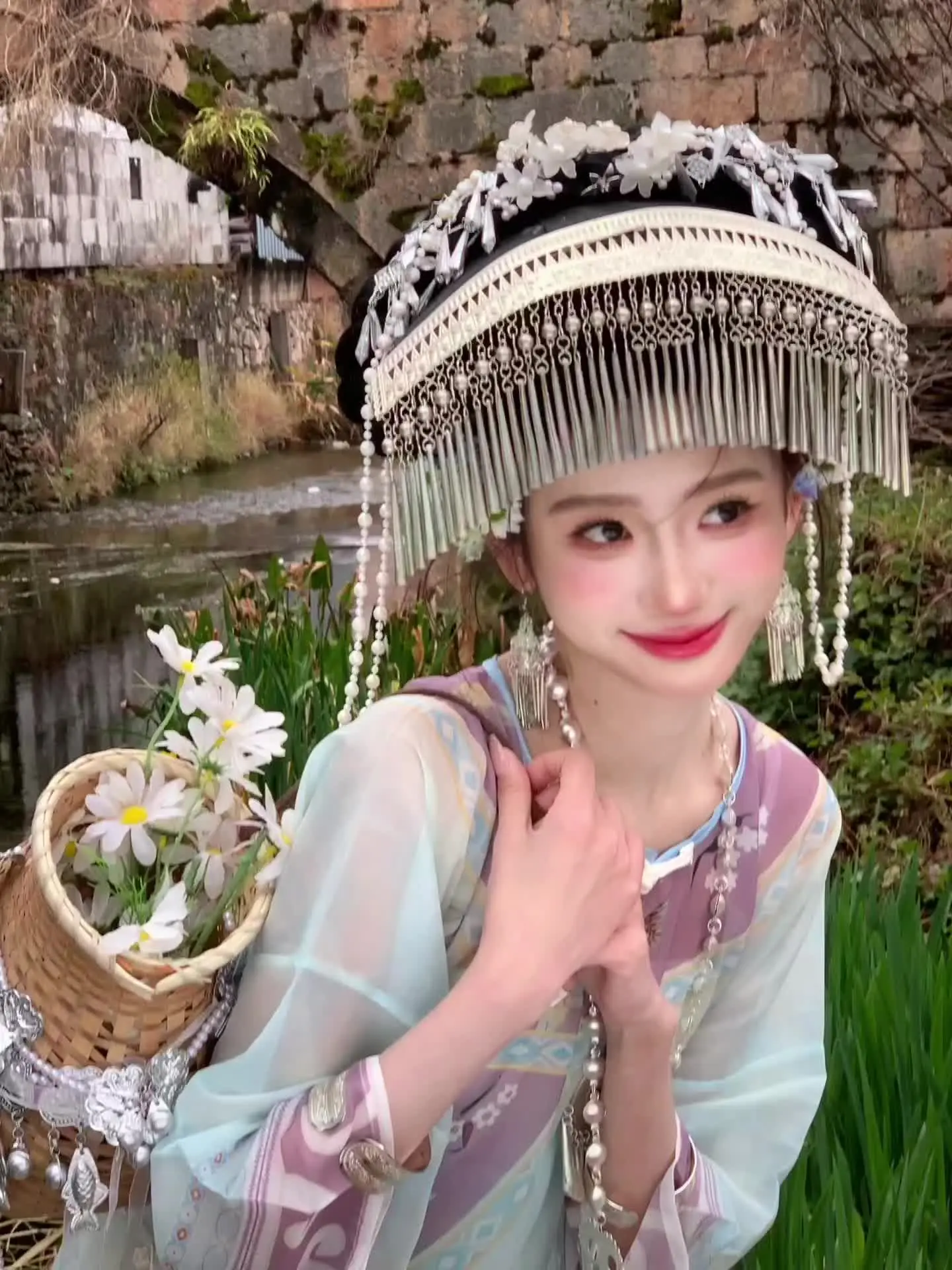 彝族少女你别太绝了！直接美到我的心坎上💕