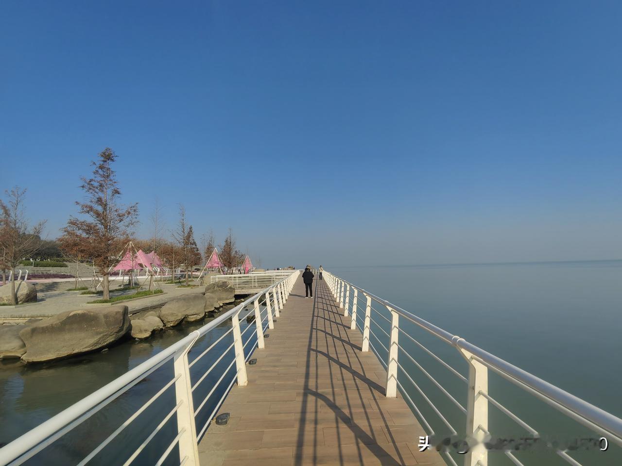 [玫瑰][玫瑰]太湖真的是人间宝藏，碧波万顷，自然浩渺，风光秀美，宛如画卷一般。