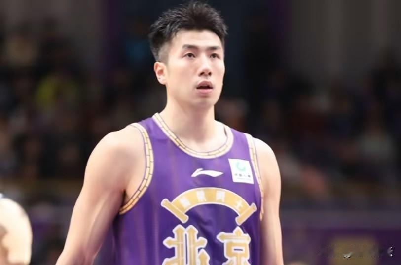 鑫哥评球：邹雨晨大发神威，廖三宁致命抢断，北控男篮险胜吉林

在今晚结束的一场C