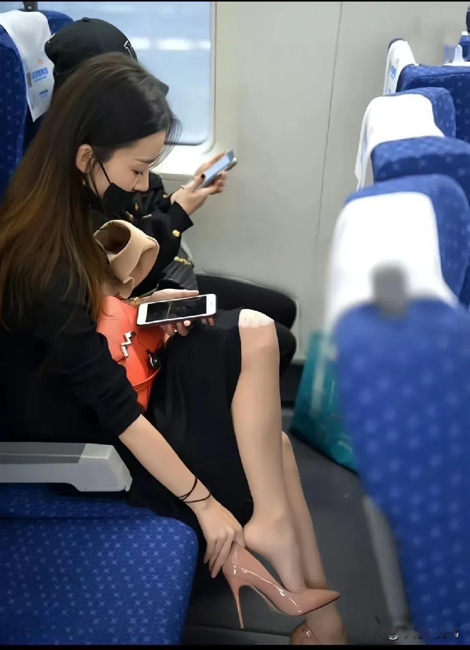 军师军师，这个鞋子好漂亮，哪里可以买到？[害羞]
