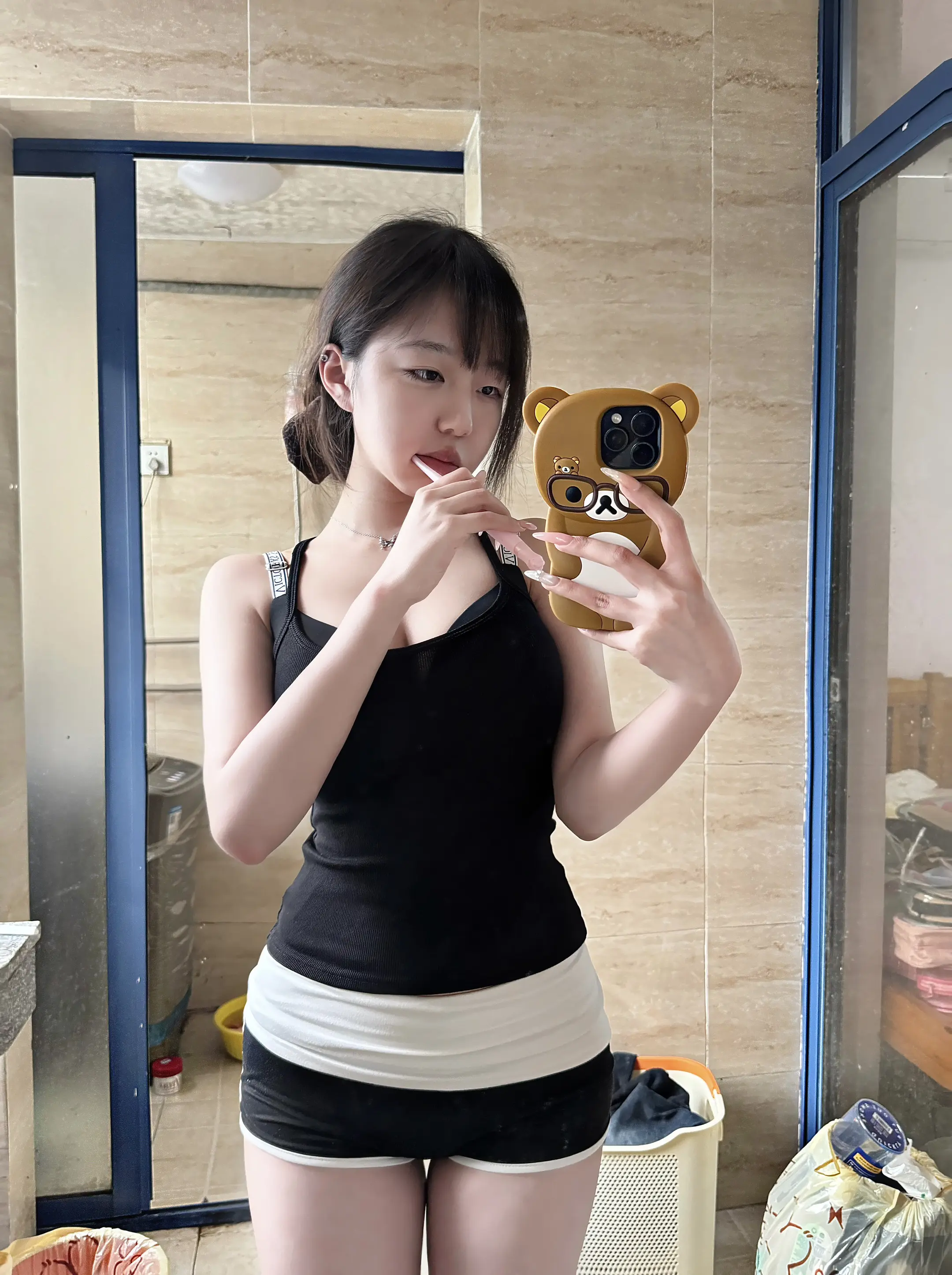 千斤重的承诺  轻如鸿毛的道歉  都请你别再开口  我都无法承受