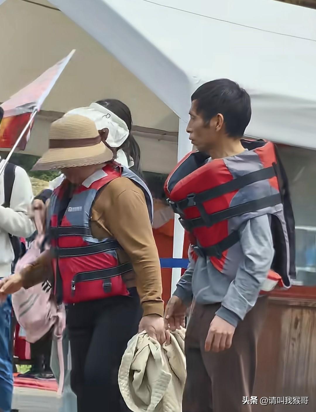 你们就没发现这位大哥有什么问题吗？