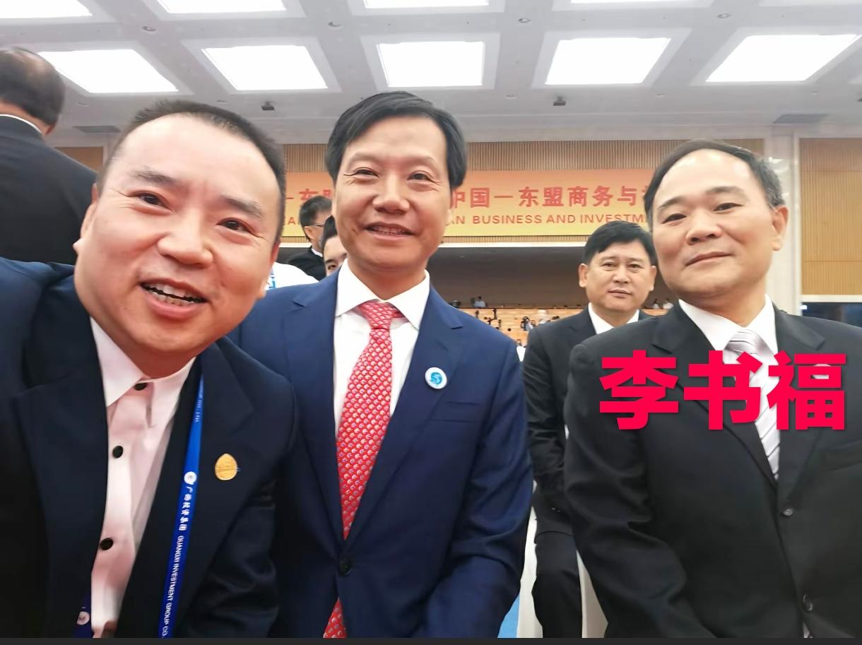 吉利汽车的老板李书福真低调啊，他旗下的钱江摩托悄无声息的就跟在张雪机车后面，参加
