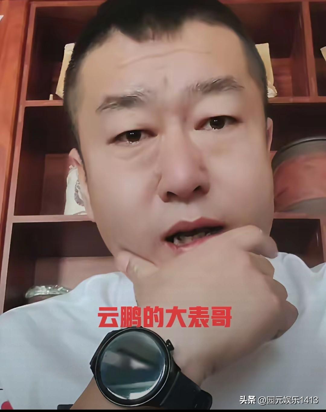 云鹏和父亲再次相聚，父亲每天忙的不行。姑姑家的大表哥代云鹏爸爸直播，回答网友问题