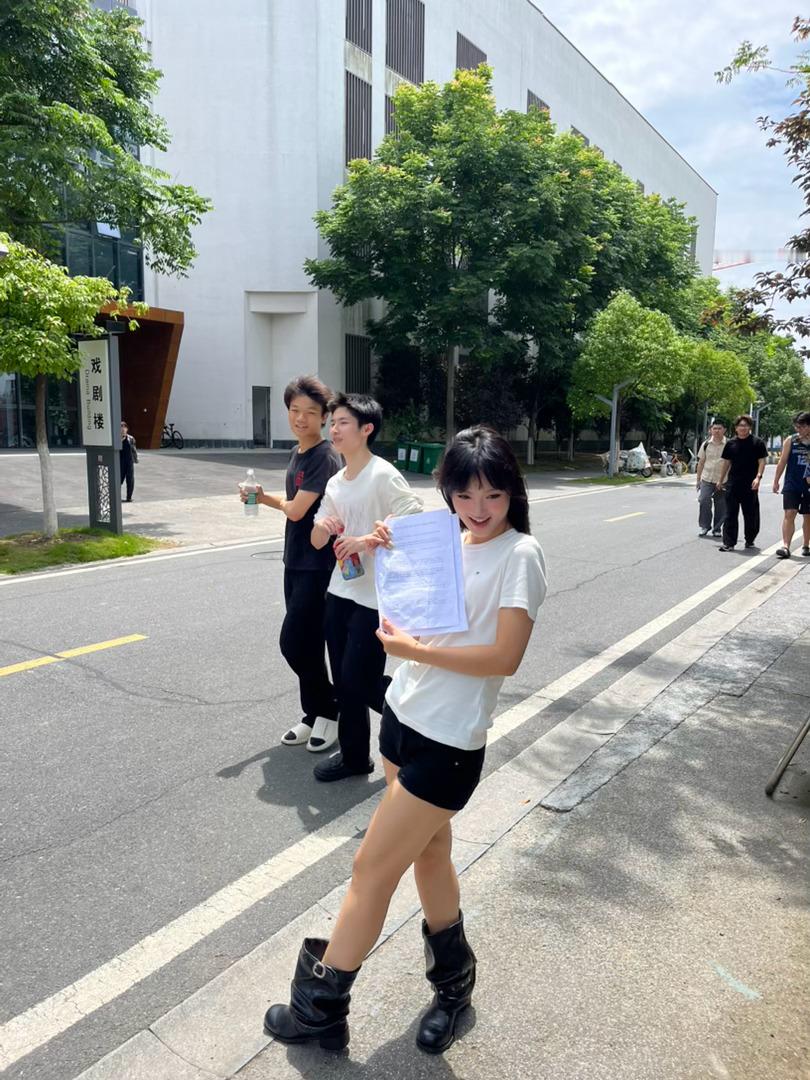忙死了一天天的 好商务吧 这周还要出差 希望不要被蚊子咬了