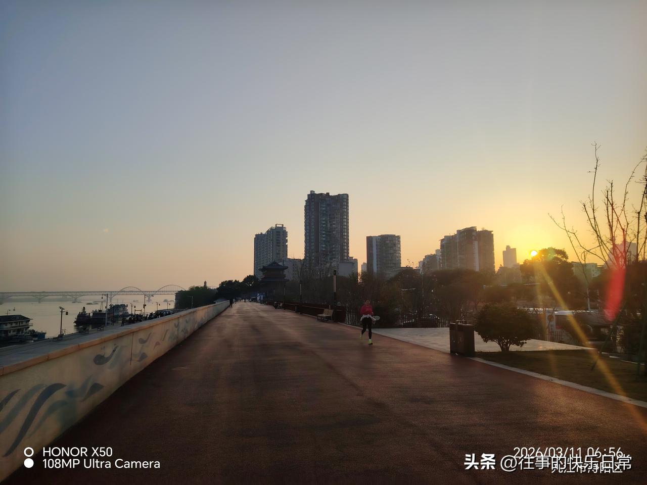 记录我的20263月11日长江岸边赏日出