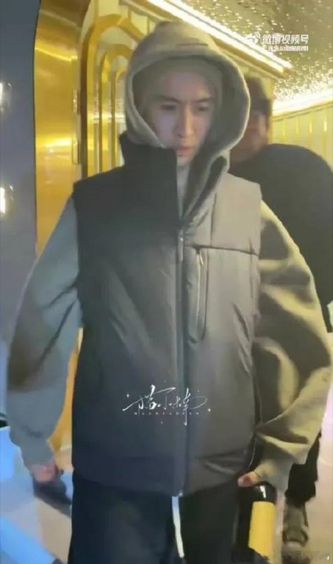 虞书欣、张云龙《云初令》开机宴结束路透，这部戏什么时候开机的？？？？？ 