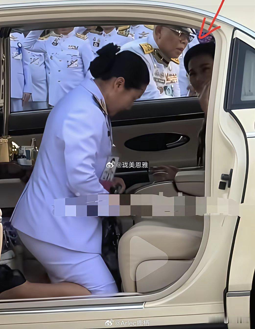 我在想，究竟是怎样的家庭出身，家长会愿意子女从事这个职业