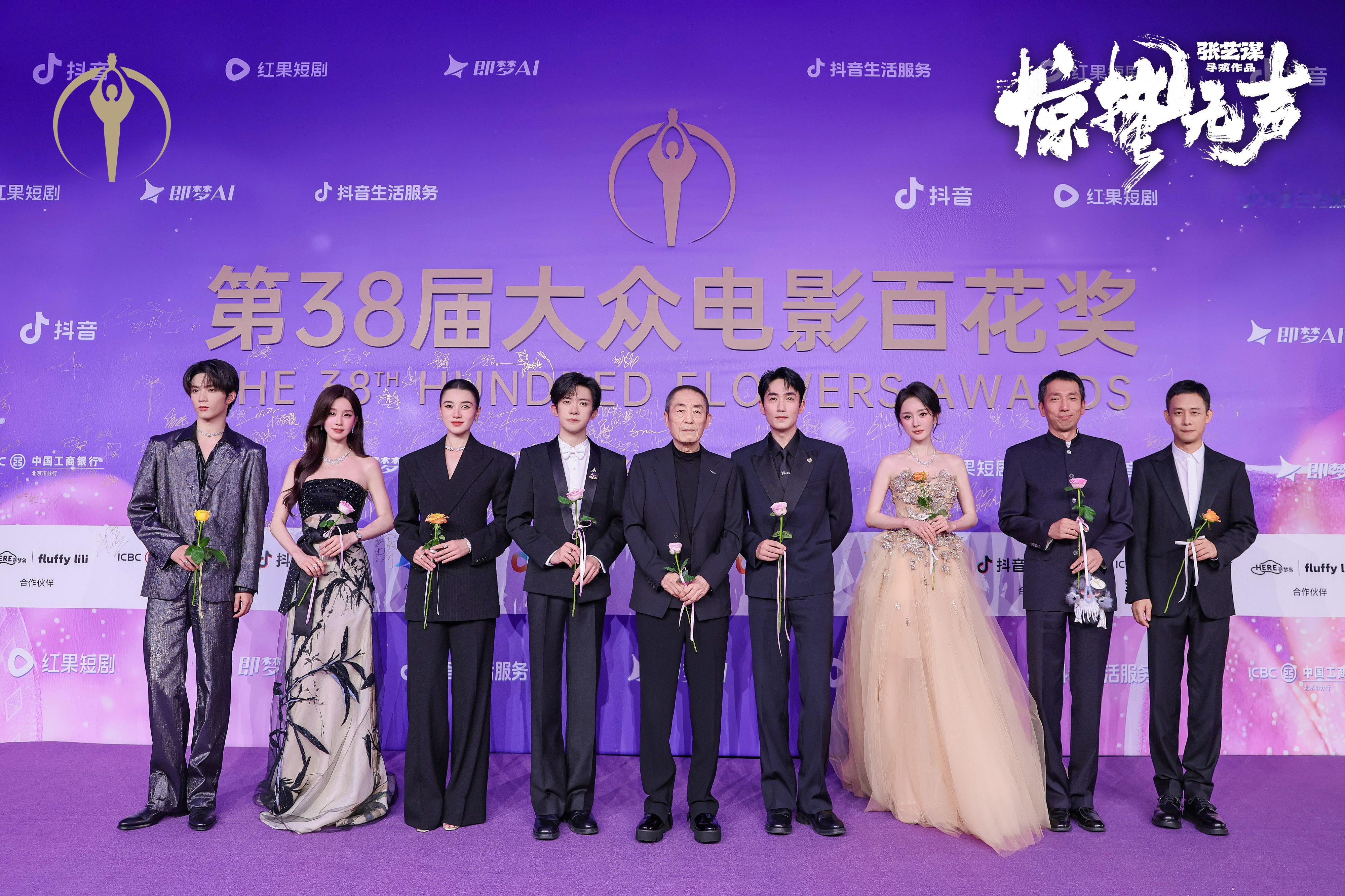 她有多用心 她选择穿这条裙子 你会感受到阿玛尼高定设计的精妙你会感受到她本身东方