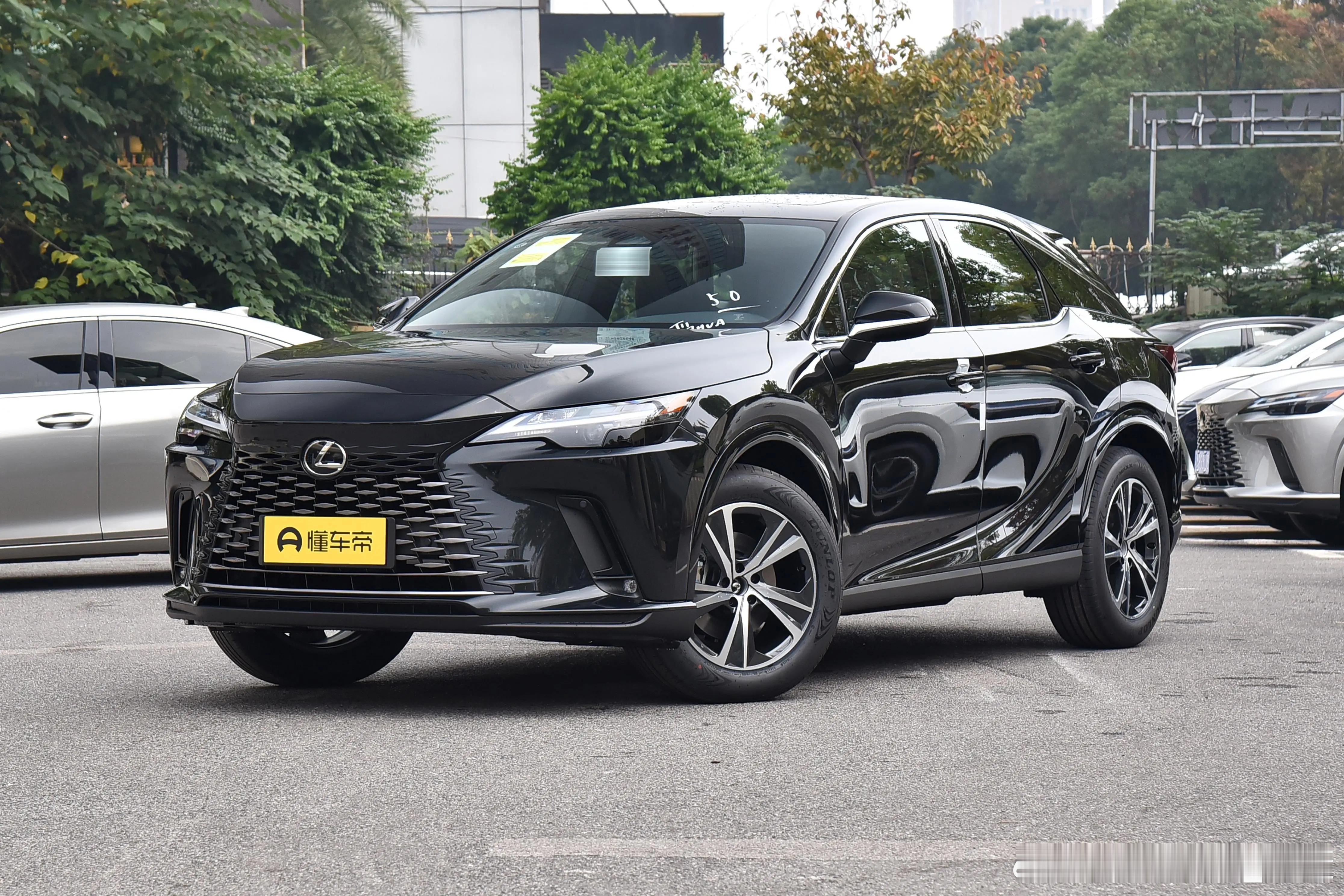 雷克萨斯RX外形不算差，改成6座大SUV，价格往下调，一样有竞争力。可惜了……[