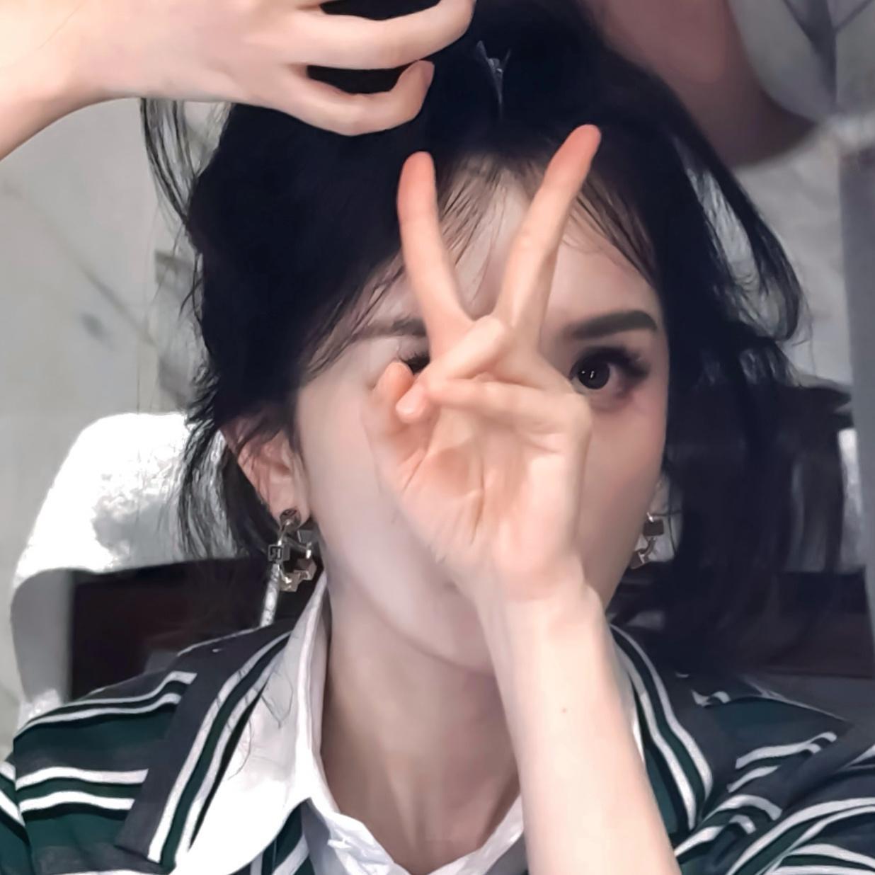 每日一善 杨幂 在一切变好之前，我们总要经历一些不开心的日子，这段日子也许很长，