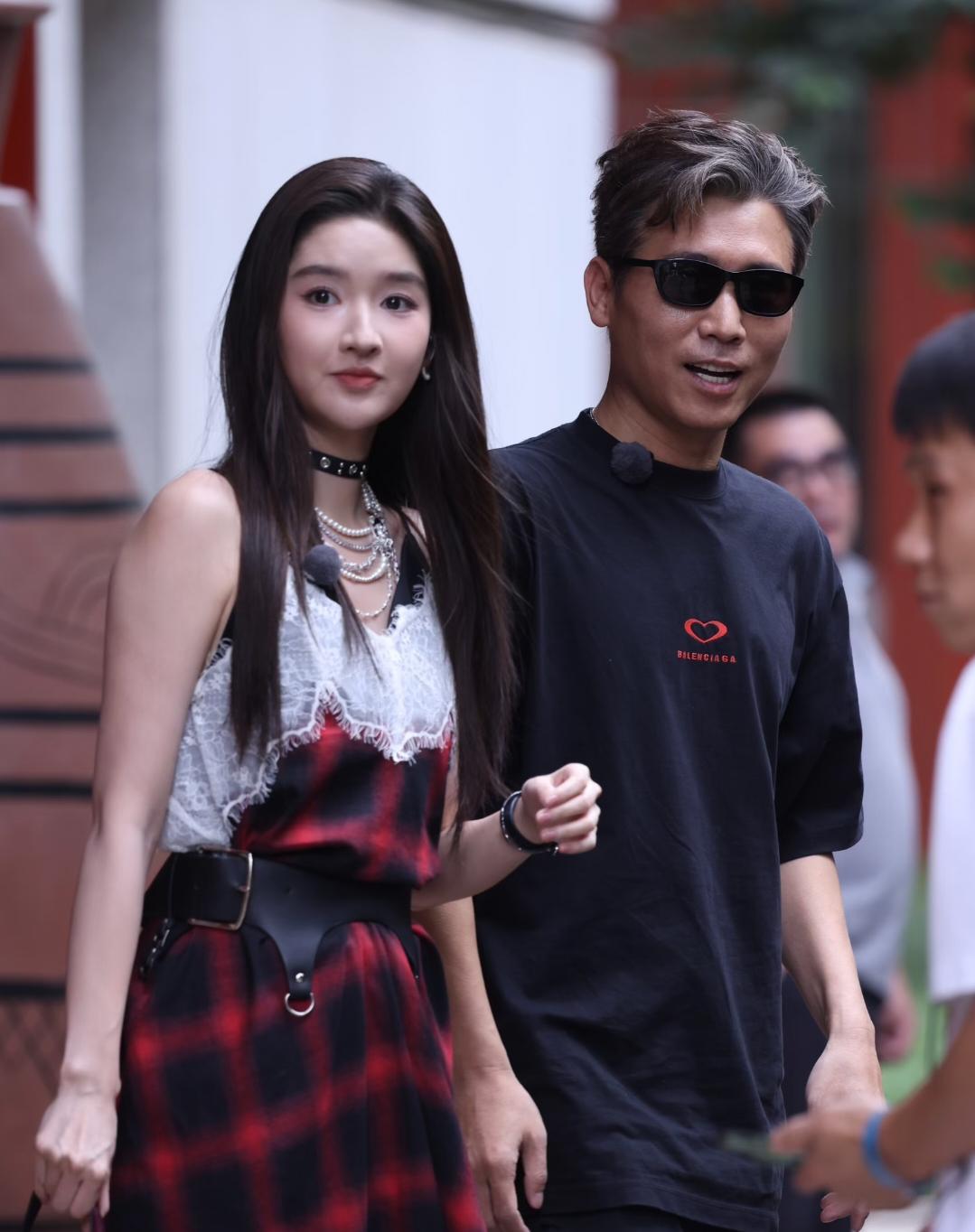世界上真的会有一米七九的男人吗？
在综艺《地球超新鲜》上
刘宇宁问李乃文:乃文哥