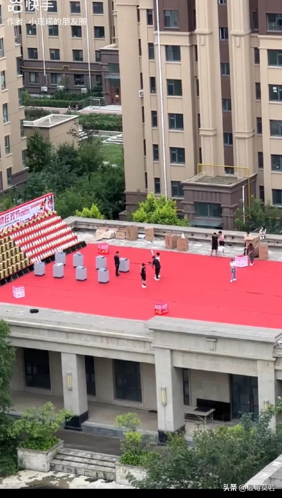【看看不报团取暖的白小白有多难？】有人发现人在长春，却独来独往不爱报团取暖的二人