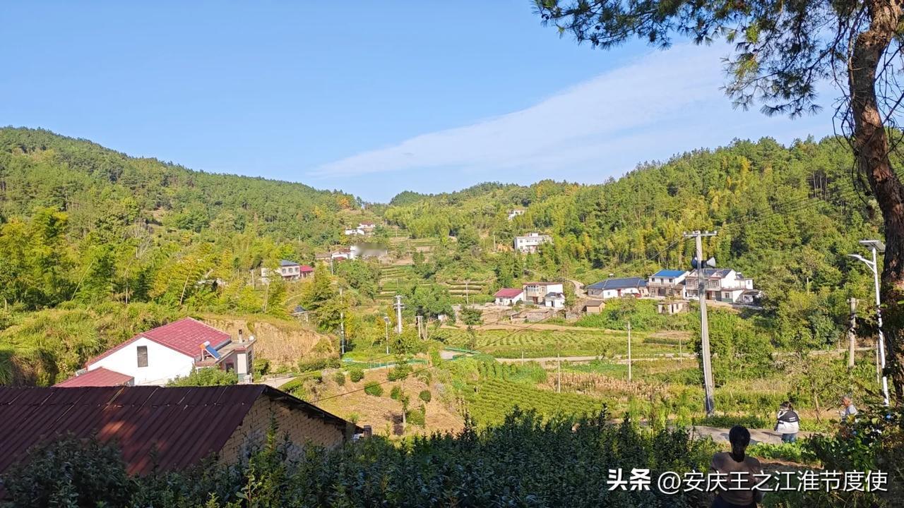 千年大别山，我今日游安庆桐城，#安徽美景送给你# 桐城有三四个乡镇拥有大山里的风
