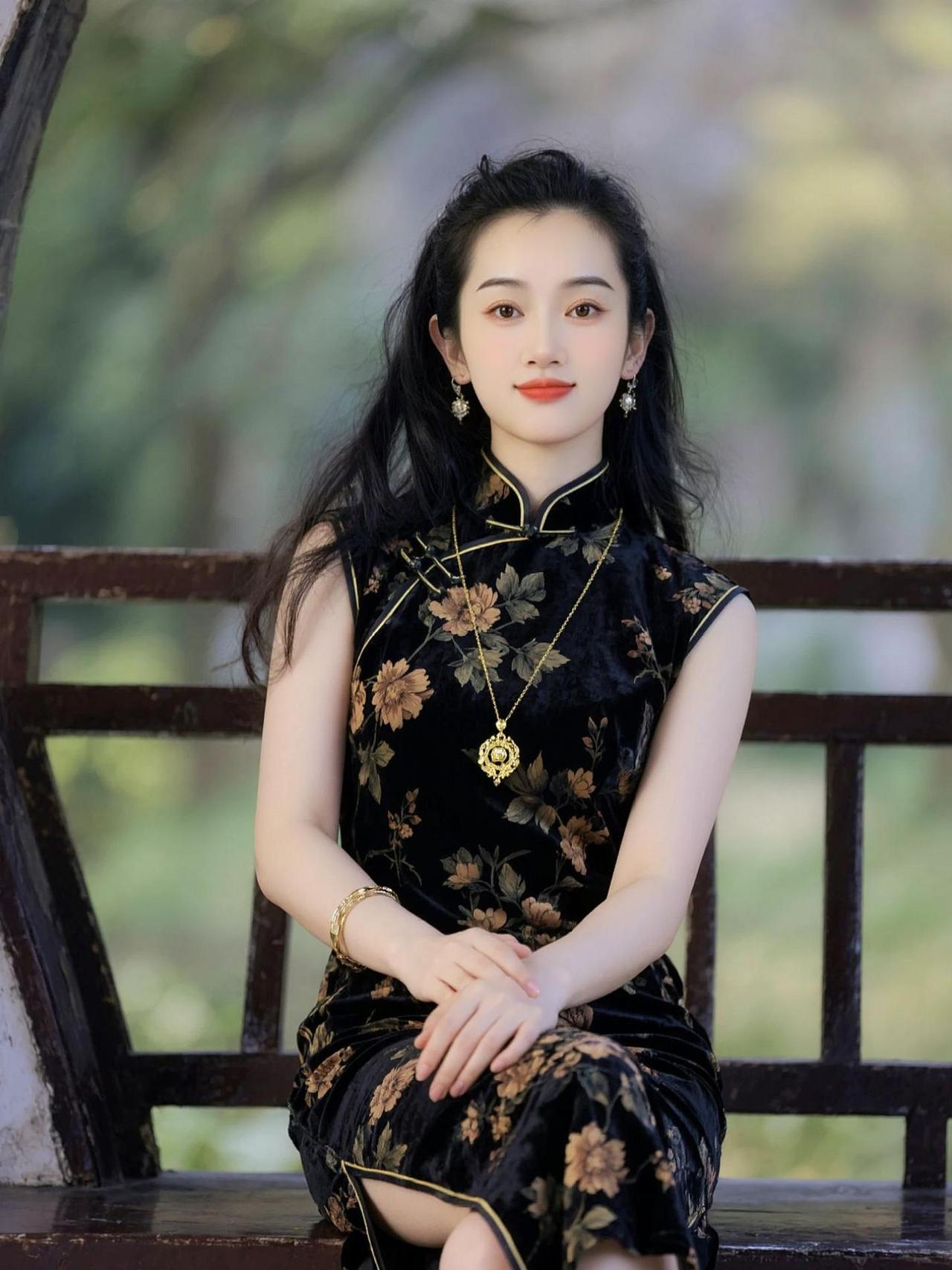 AI丝绒旗袍照 抖音ai创作 抖音玩法合伙人计划