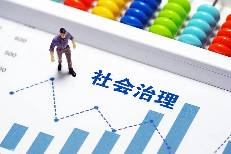 社会治理就像一场漫长的文学创作，需要在坚持中求效果。以城市垃圾分类治理为例，刚开