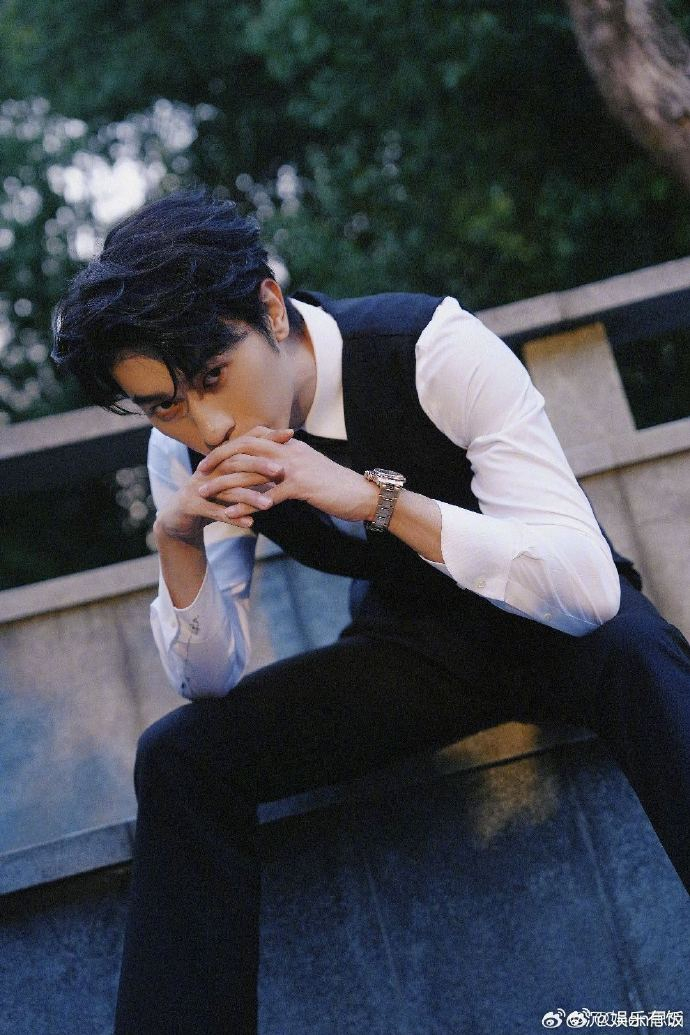 李柯以沉思 我们是彼此的摄影师李柯以沉思飞机上偶遇互拍