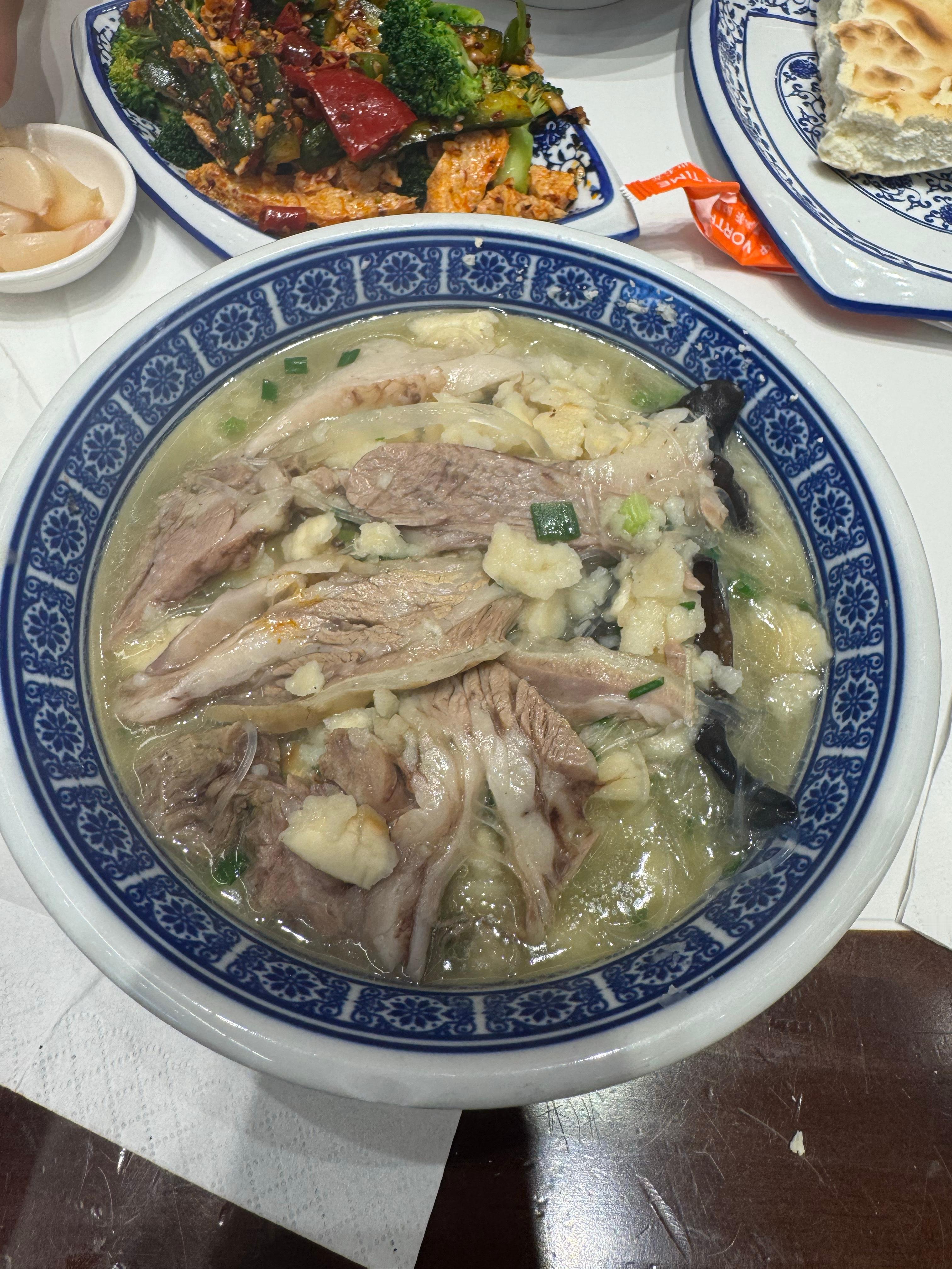 西安人真会吃啊！！！碳水之都，每次我来都得胖几斤回去  ​​​