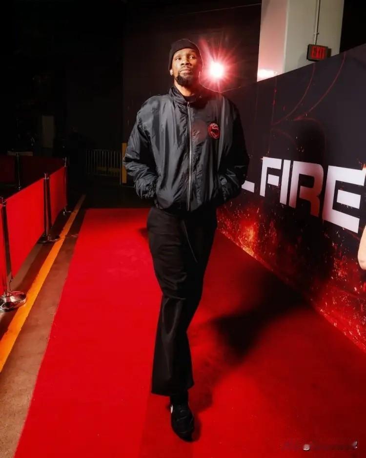 提前预祝火箭喜迎两连胜！明天火箭将会坐镇主场迎战超级弱旅国王，今天ESPN对于明