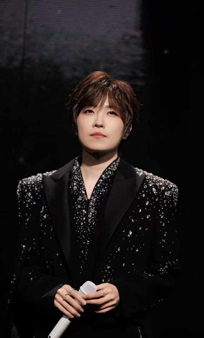 第一次这么想在劳动节上学徐良五一连唱5天 徐良火了这么多年，脸才清晰。这就是90