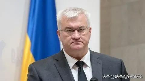 11月8号晚上，俄罗斯又打了乌克兰，直接炸了两个核电站的变电站，一个在赫梅利尼茨