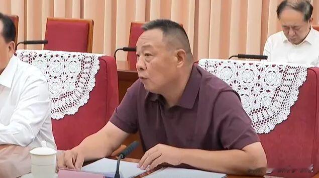 于东来现身新闻联播，国家宏观60万亿
社会消费品零售总额。两者息息相关！

7月