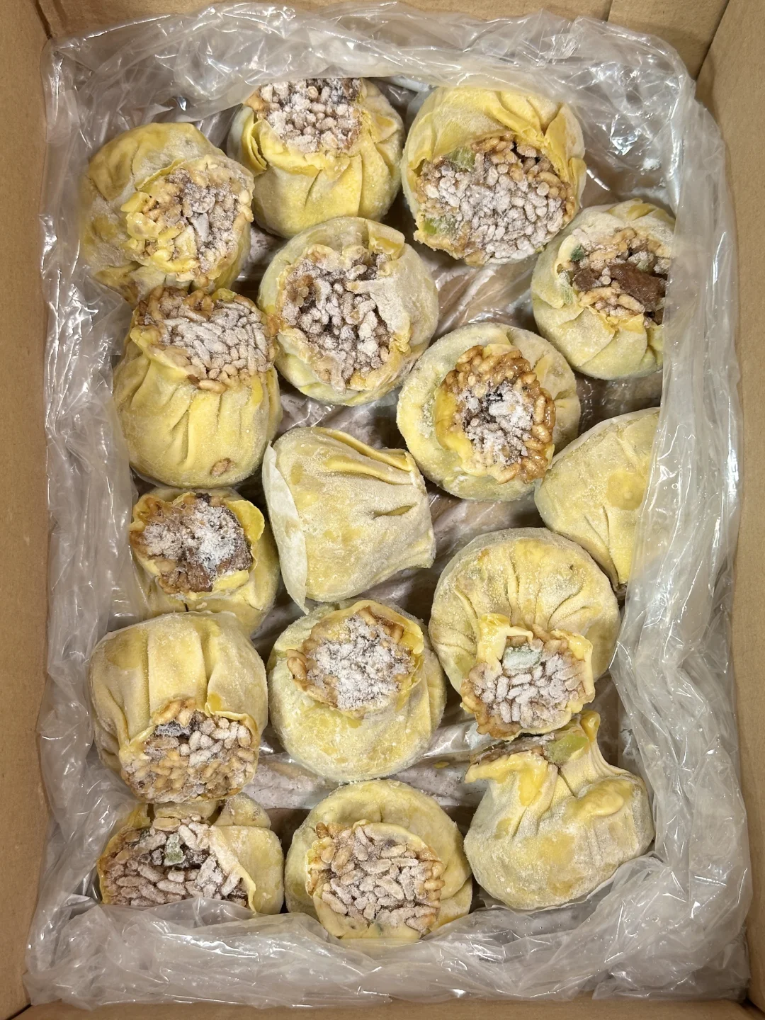 不愧是我妈按箱买的牛肉烧卖😅