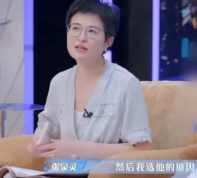 张泉灵一句话，就把撒贝宁的老底给揭了。
当年在北大拍校园剧，她选撒贝宁当男主角。