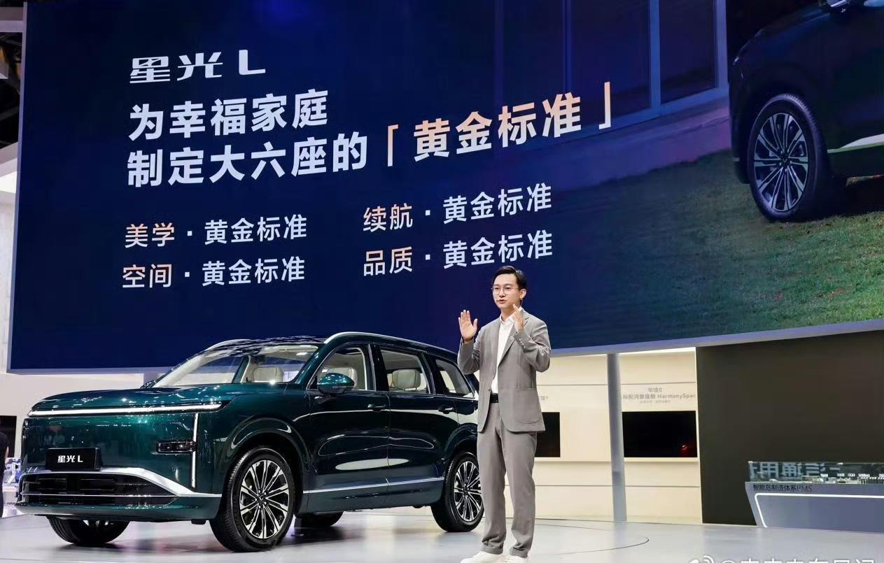 它骨子里还带着熟悉的“五菱基因”，不玩花哨噱头，只精准瞄准有老有小、高频用车的普