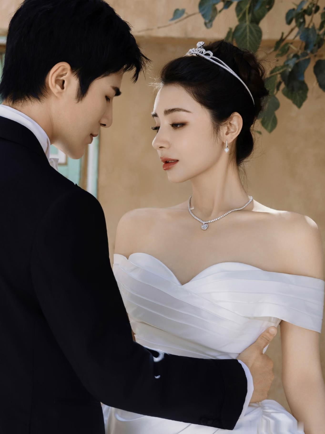 麦迪娜姜潮婚礼直播丁真现身姜潮麦迪娜婚礼盼了好久的婚宴终于来了！连丁真都来参加婚