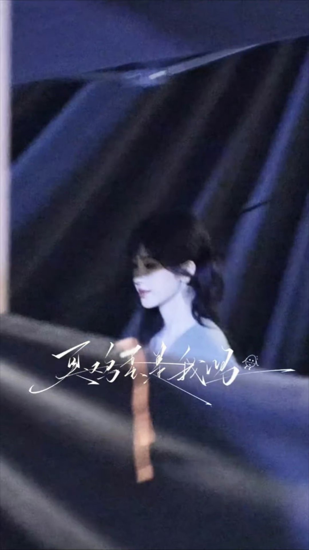鞠婧祎露芜衣 jjy鞠婧祎姜黎非 “晚霞洒遍鲜花，都不如你这朵玫瑰惹人喜爱”​ 