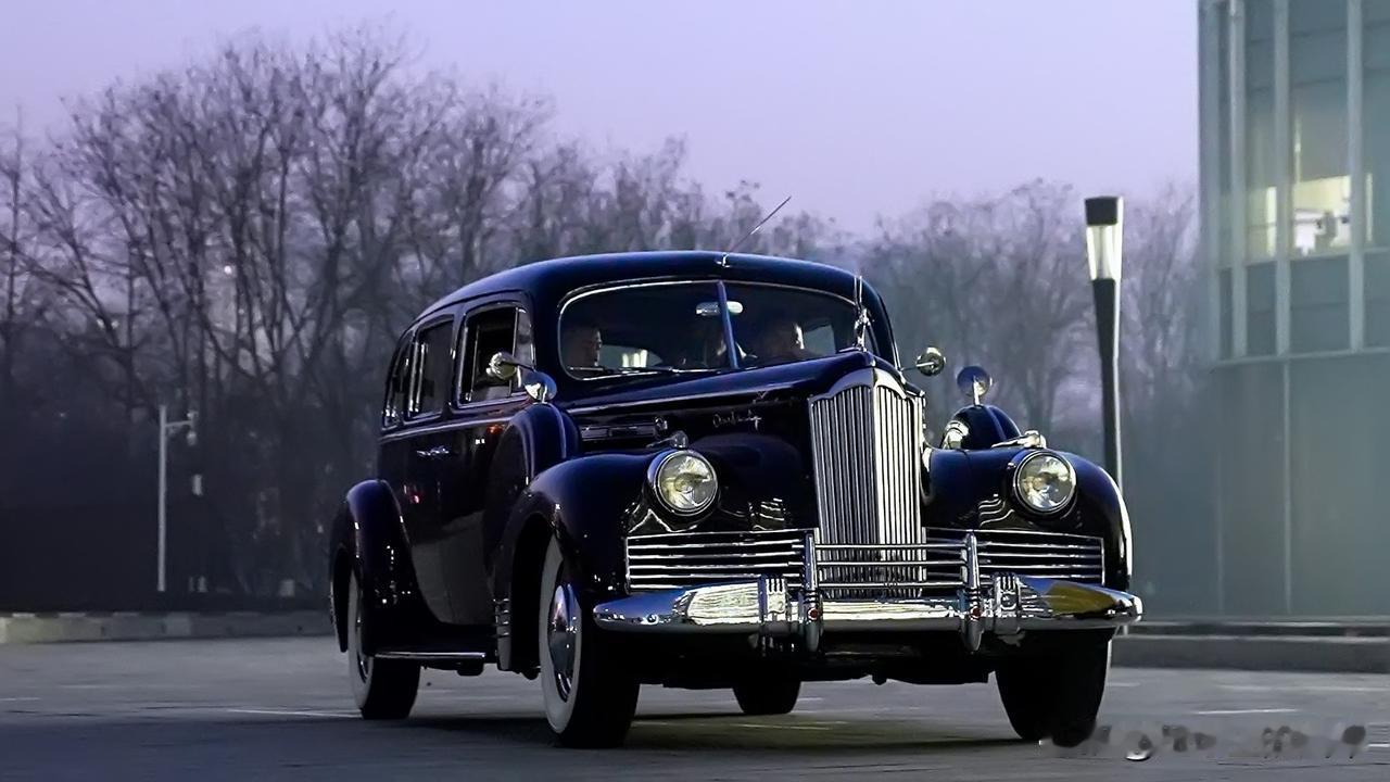 这又是长城汽车的什么车？

黑夜下，长城汽车总部大楼，一辆盖着黑布的车型在那甚是