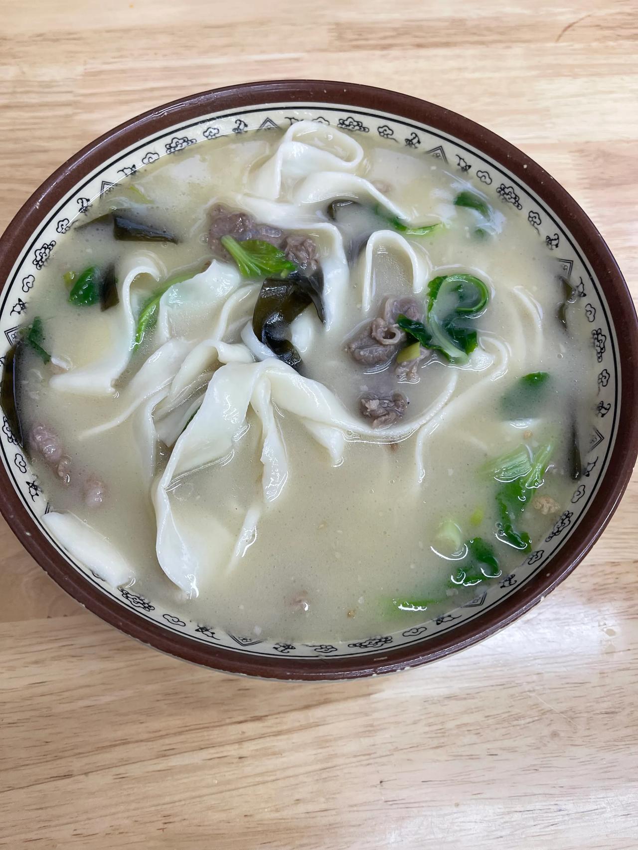 夏日生活打卡季中餐羊肉烩面，味道不错