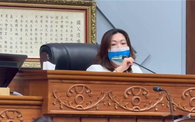 国民党台东县长参选人、议长吴秀华近日遭议员林参天指控，涉嫌利用职权要求台东县政府