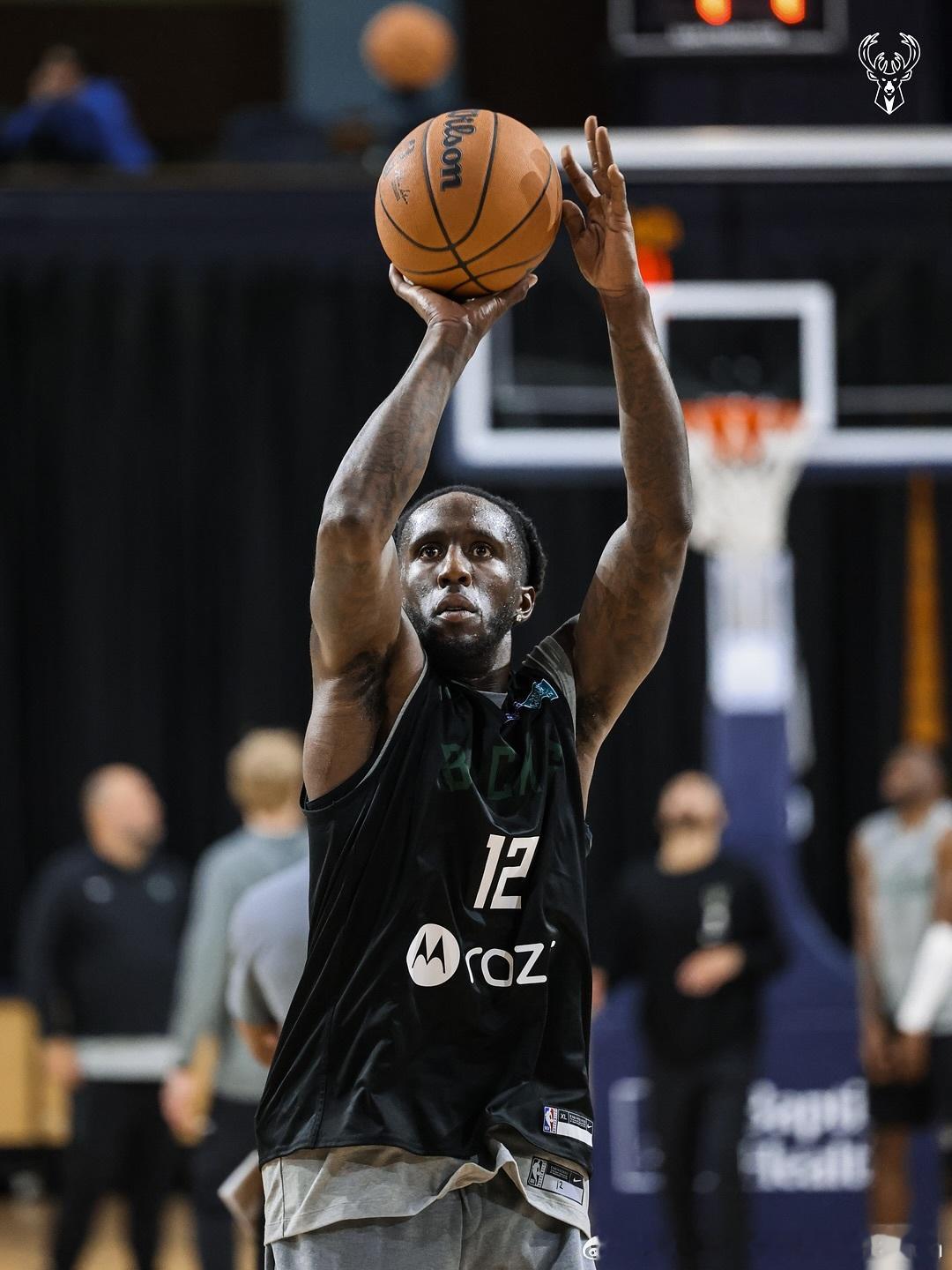 里弗斯证实，新赛季托里恩-普林斯将担任替补雄鹿nba话题讨论 ​​​