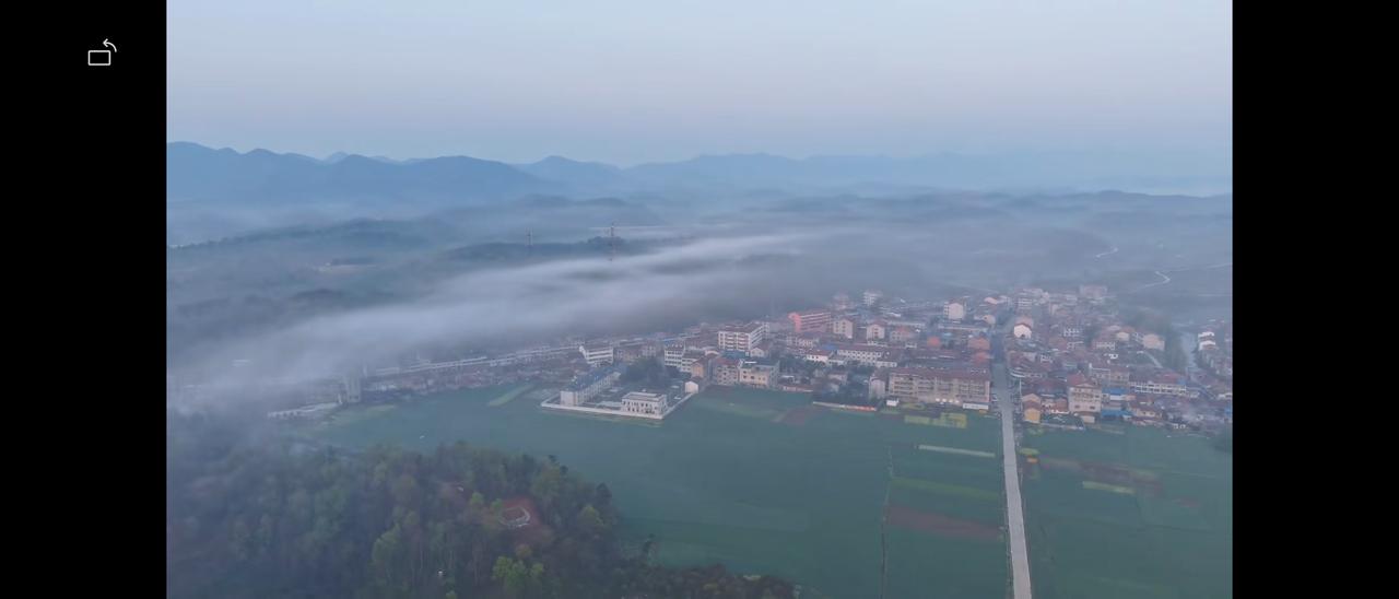 这份未被喧嚣侵扰的田园之晨，恰是都市人久违的精神原乡。它美在自然，更美在人与自然