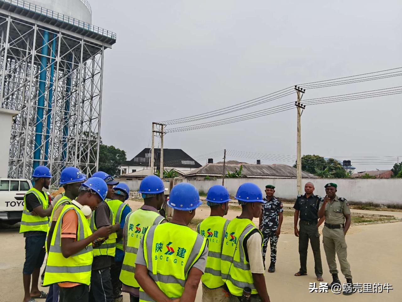 土木兄弟，
咱们的出路很明朗，
非洲需要我们，
不但工资高，
而且可日结、周结、