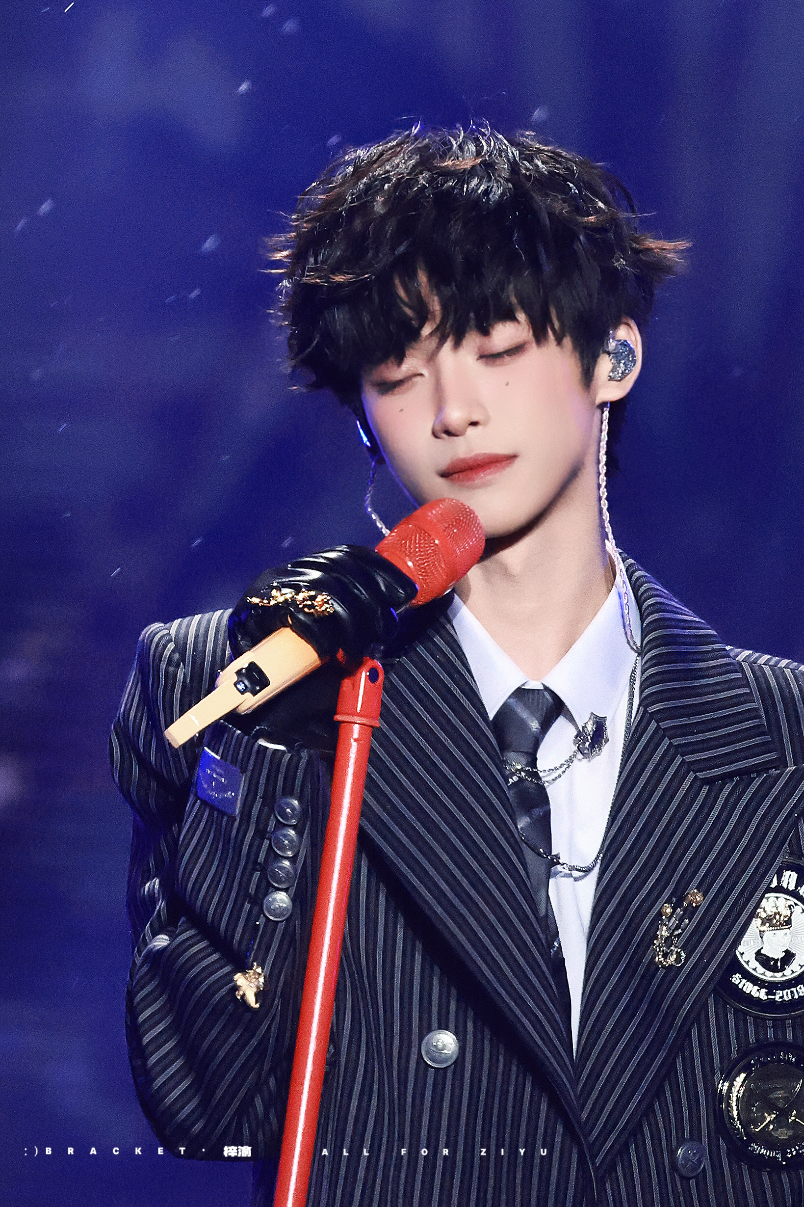 这个微博之夜在闹什么 腮红小卷毛认准我家南京小十一 